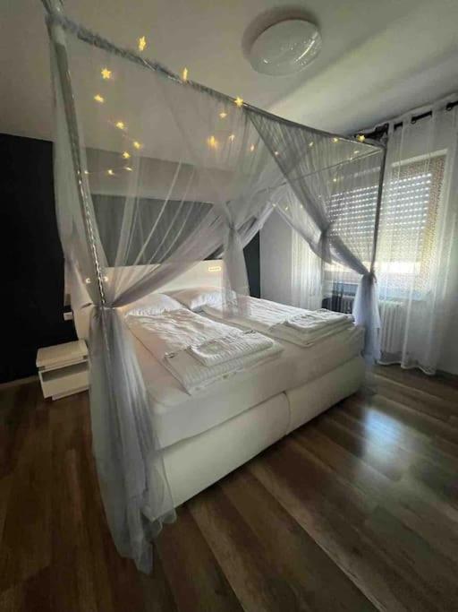 Ferienwohnung Outletcity Metzingen Метцинген Екстер'єр фото